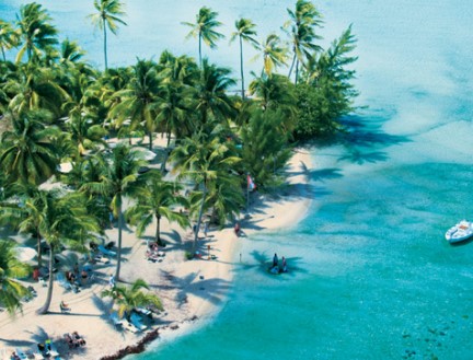 Hiking in Huahine? Tahiti Tourisme